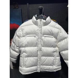Nike Women's White Puffer Jacket SIZE: MEDIUM (8-10)
